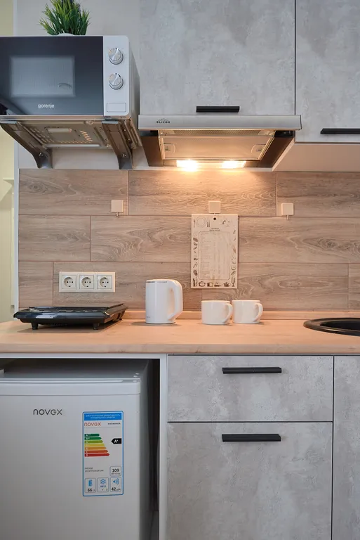 Студия поблизости госпиталь им. Савиных. ТЦ "Лето" 700м.