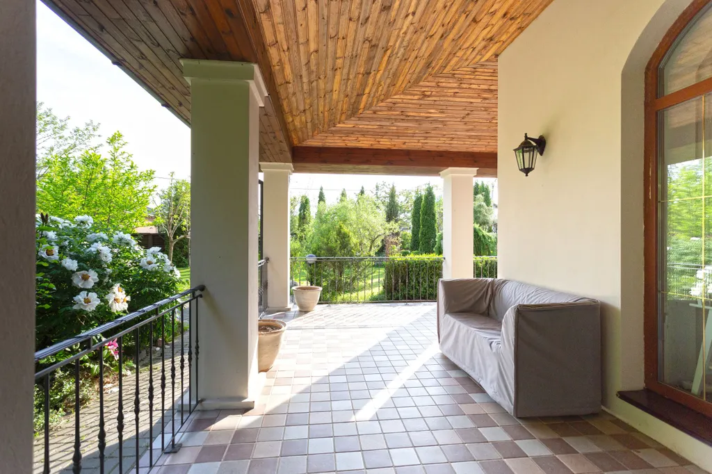 Вилла с бассейном