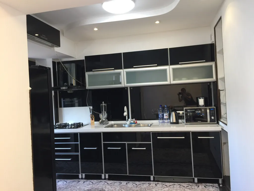 Уютная 3-х комнатная квартира у фонтана в центре Алматы