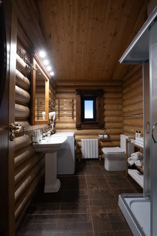 Бревенчатый коттедж Вип 1, 3 спальни на берегу озера Селигер