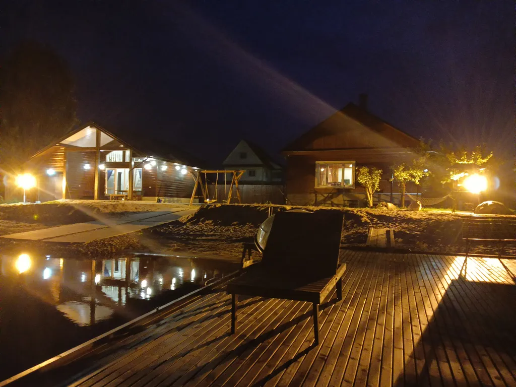 Домик сказка на берегу озера Селигер