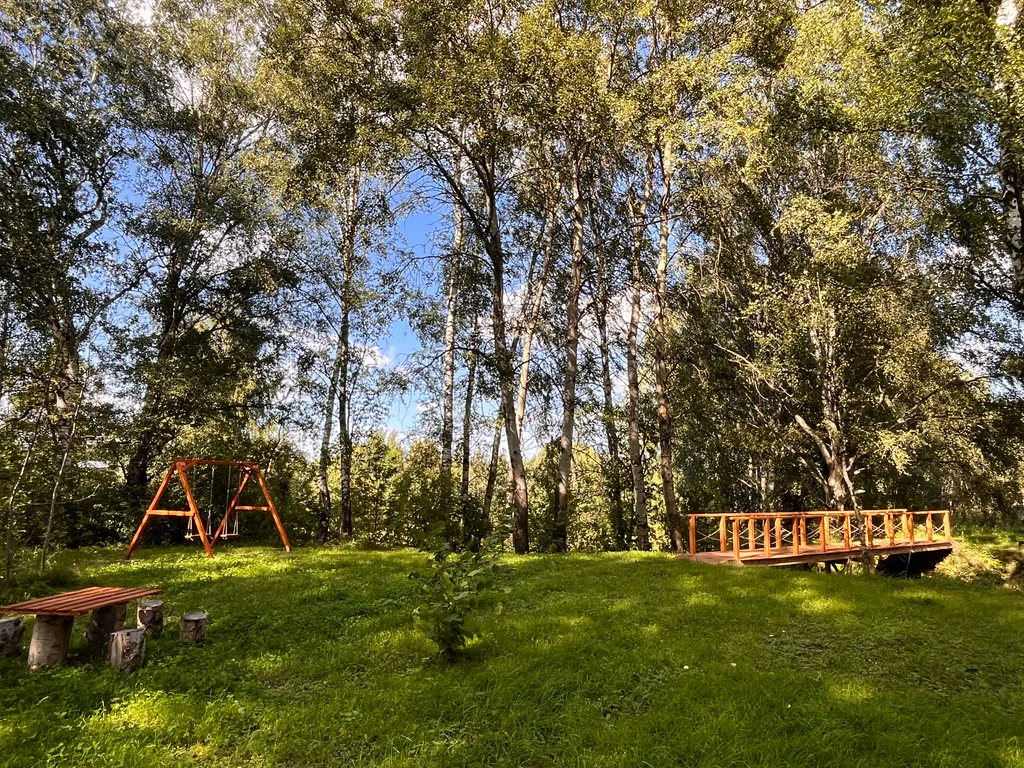 Дом на берегу реки с горячей купелью