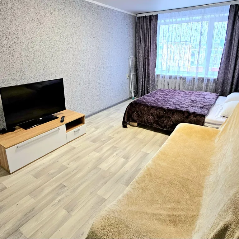 Квартрира с видом на закат солнца и горы