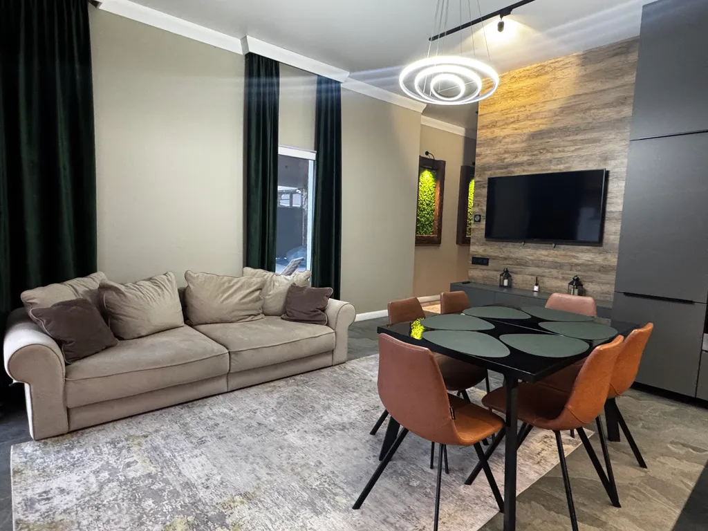 Дом в тихом месте, со своим минипляжем