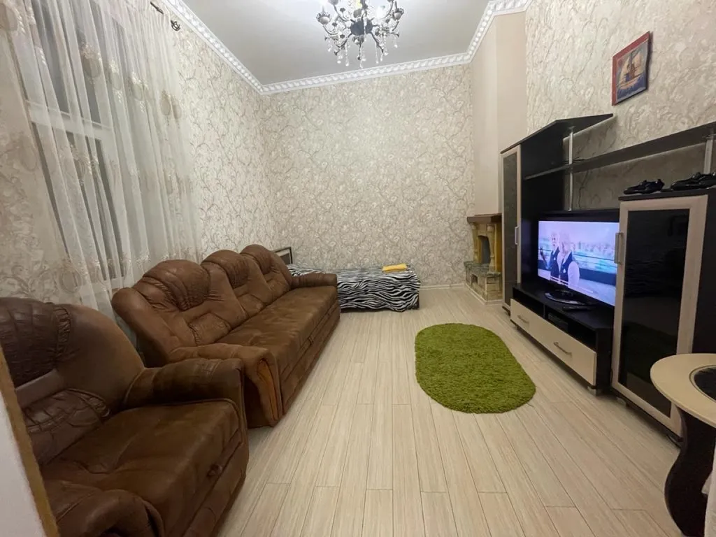 Ассоль 2-комнатный домик с кухней у Парка и Цветник