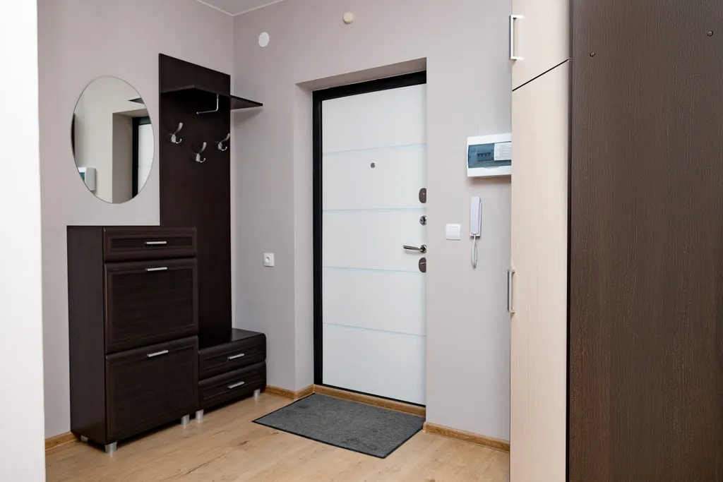 Апартаменты Домино возле набepeжной pеки Иртыш