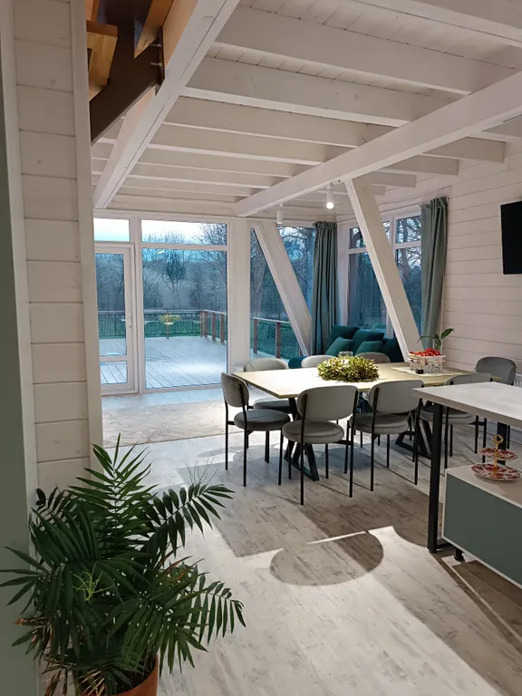 Дом с бассейном