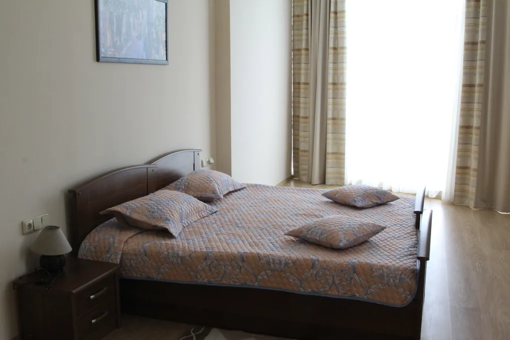 Огромная квартира с бассейном и видом на море