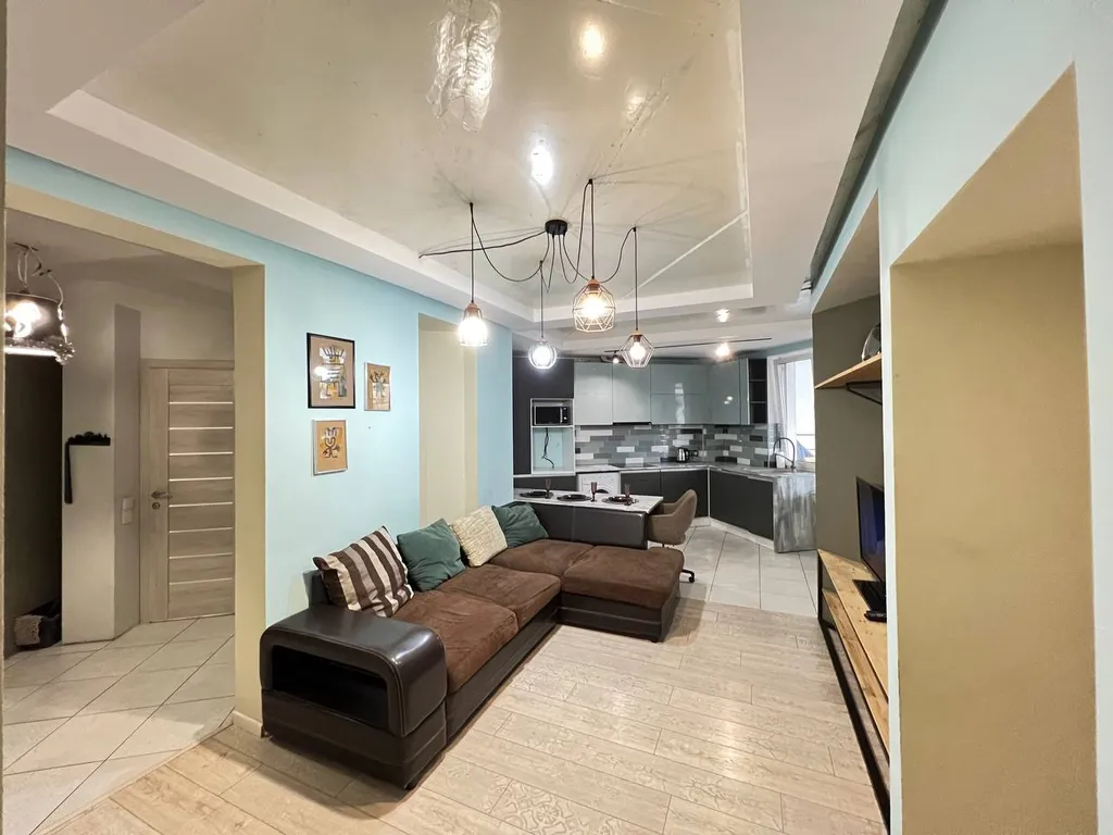 Трехкомнатная с оригинальным дизайнерским ремонтом ЦЕНТР