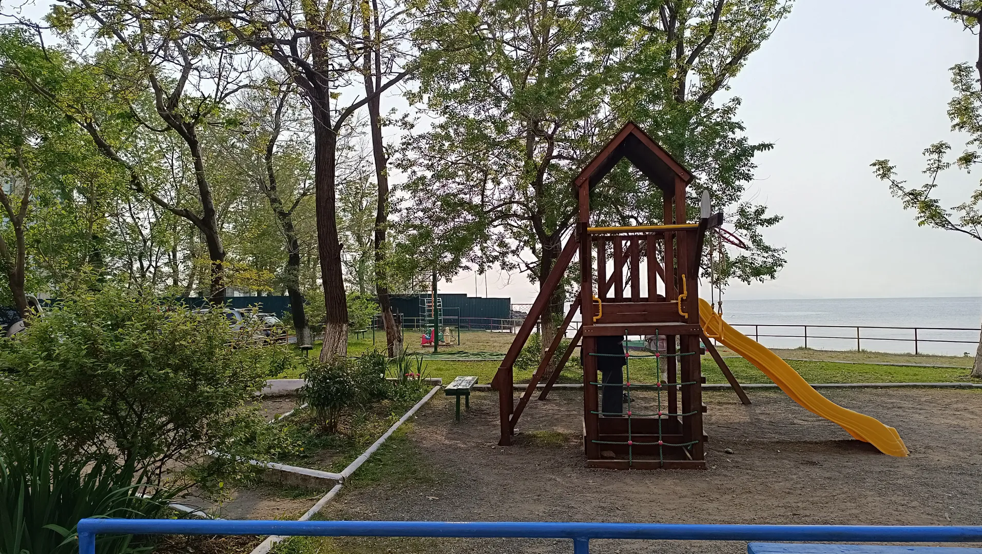 Закрытая придомовая территория