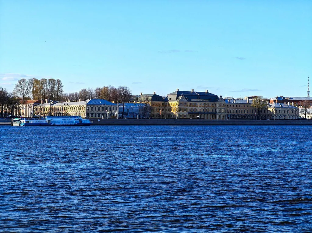 Квартира 2-комнатная квартира с балконом и панорамным видом на центральную акваторию Невы — Санкт-Петербург