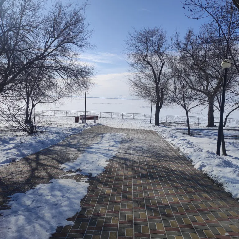 Чистый дом на большую компанию, хорошие матрасы