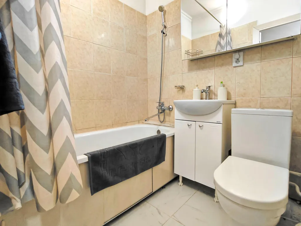 2-комнатная квартира на 1 этаже рядом с ТРЦ MEGA, парком и речкой