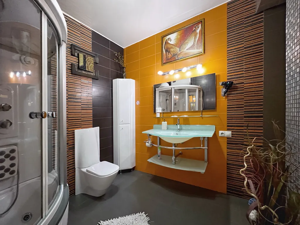 Красивая большая двухкомнатная квартира в микрорайоне Красный Камень