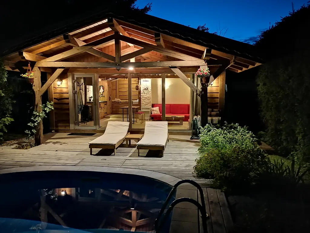 Домик в деревне с бассейном