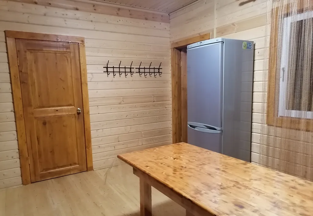 Домик в черешне с видом на город и море