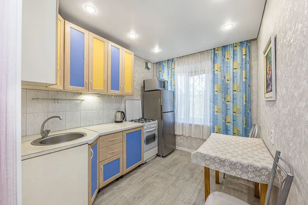 Квартира с новым оригинальным ремонтом, начало Комсомольского проспекта