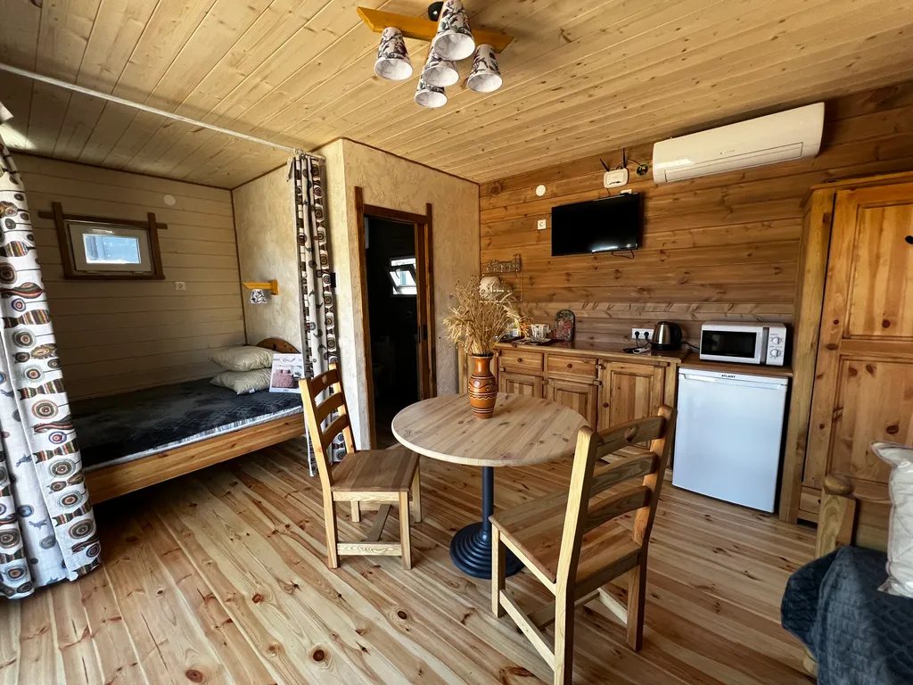 Отдых на берегу озера с городским комфортом!