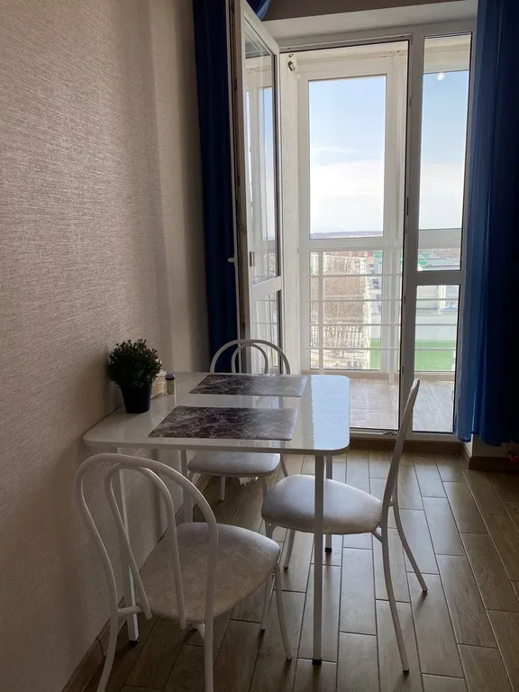 Уютная квартира с ортопедическим матрасом и панорамным балконом