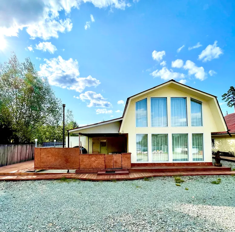 Коттедж Первый этаж с панорамными окнами, сауной и видом на озеро — аренда посуточно в Кыштым