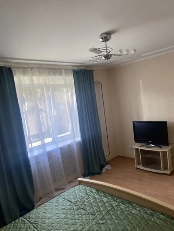 Трёxкомнaтная большая кваpтирa у паpка Гaгаринa