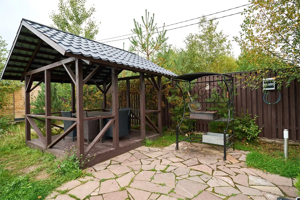 Коттедж с террасой и уличным джакузи