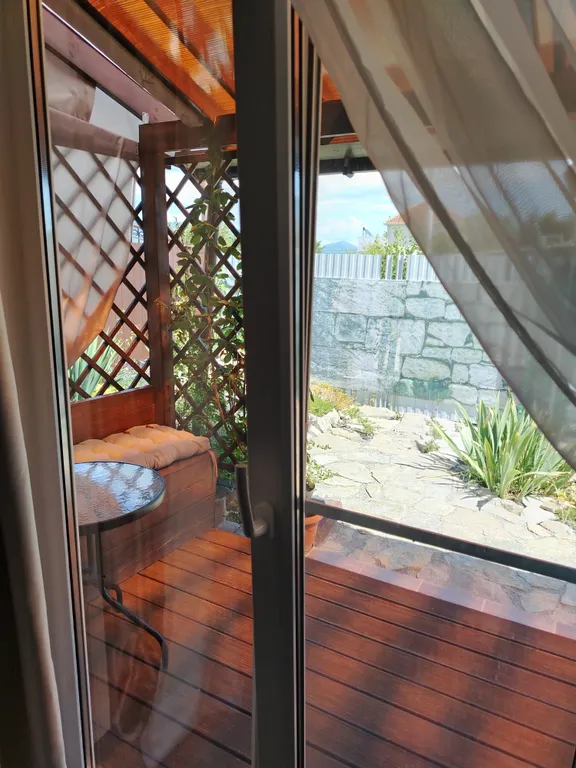 Квартира Комната с евроремонтом в новом коттедже, с отдельным двором и террасой — Геленджик