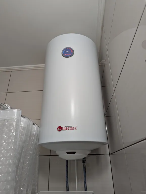 Студия размером с однокомнатную квартиру с 2 кроватями рядом с метро