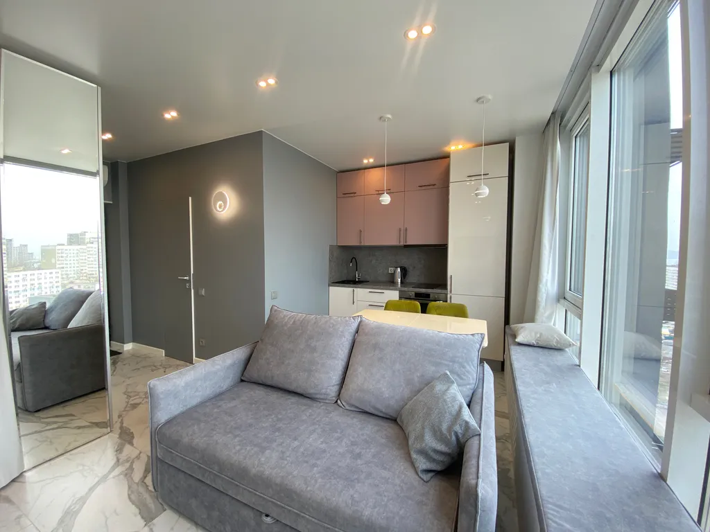 Прекрасная светлая студия у бухты Золотой рог