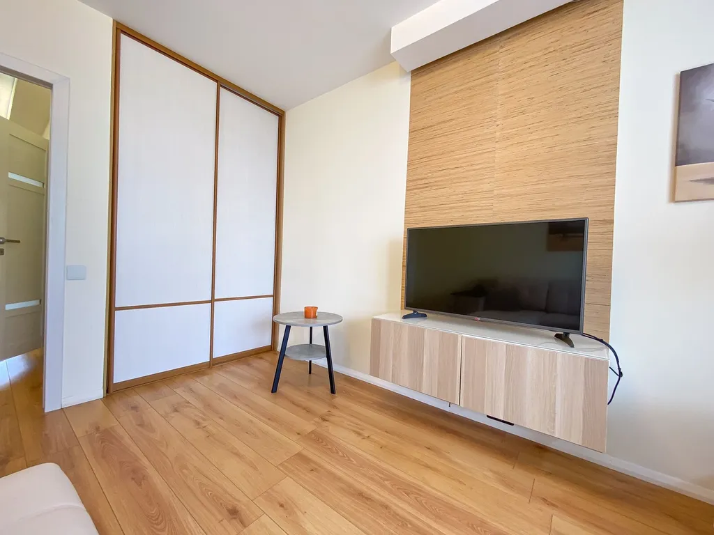 Просторная двушка с тёплой лоджией рядом с Александровским парком