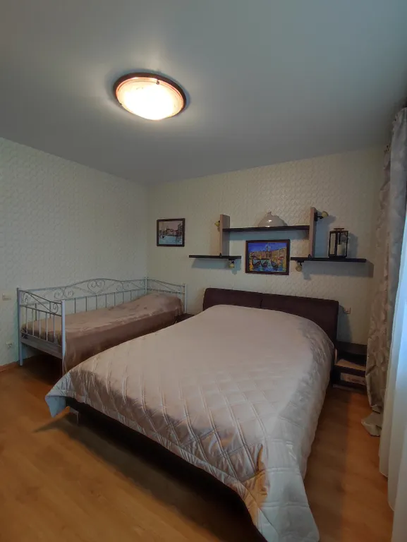 Двухуровневая трёхкомнатная квартира возле моря