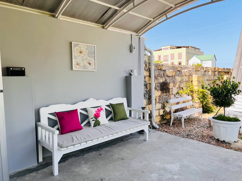 Домик с красивым двором