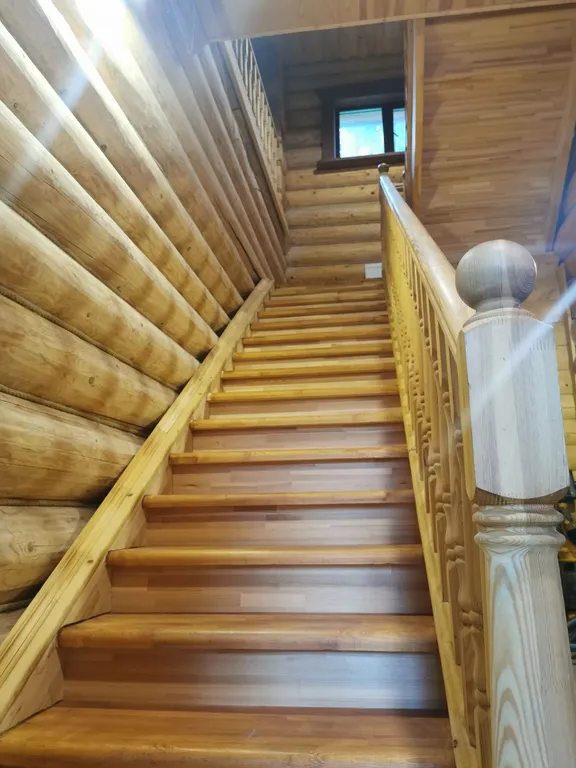 Уютный коттедж из бруса с бассейном