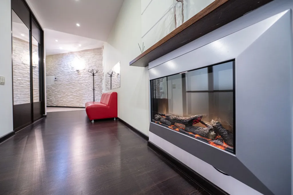 Большая квартира с кондиционерами и камином