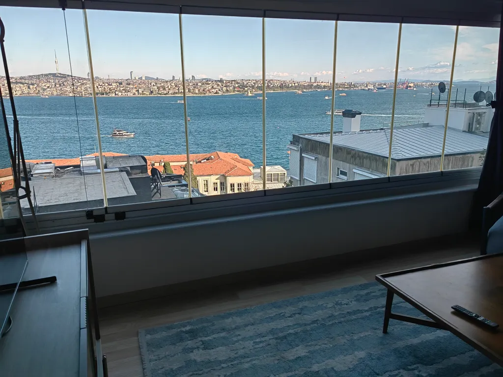 Bosphorus lighthouse studio apartment