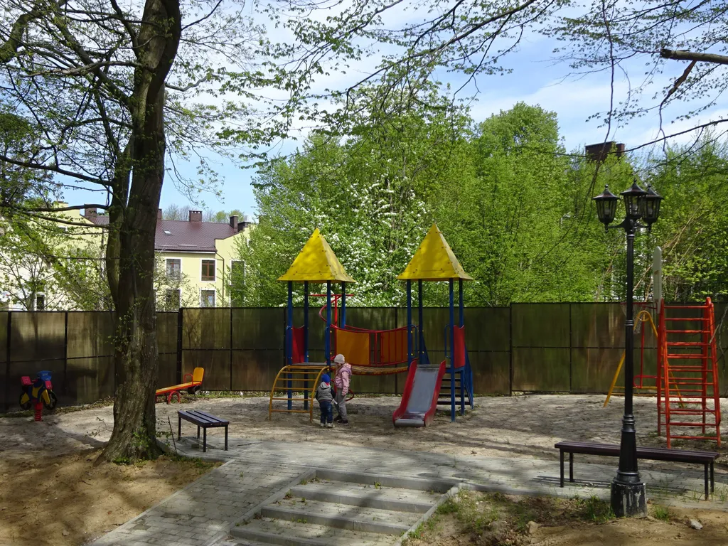 У спуска к морю