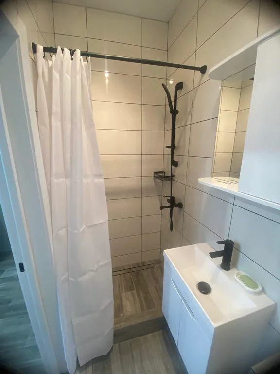 Новый таунхаус люкс на берегу озера Банное - Зависай в горах