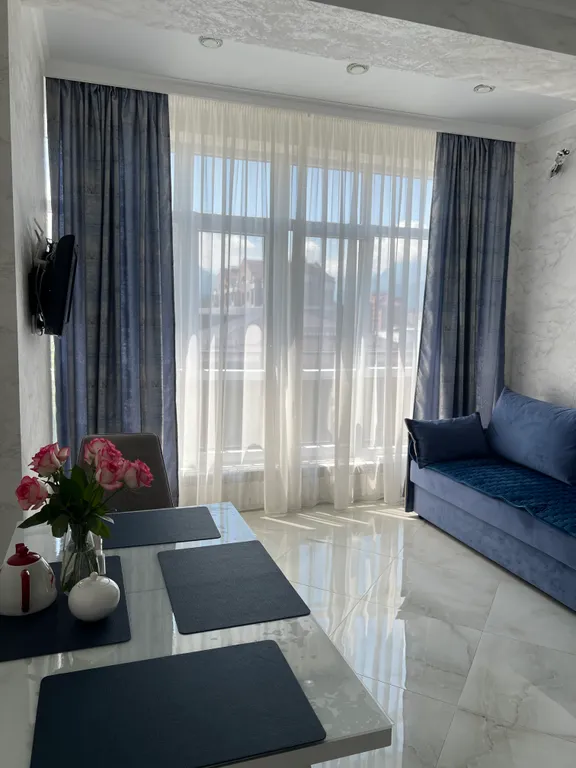 Уютная квартира в центре города с видом на горы