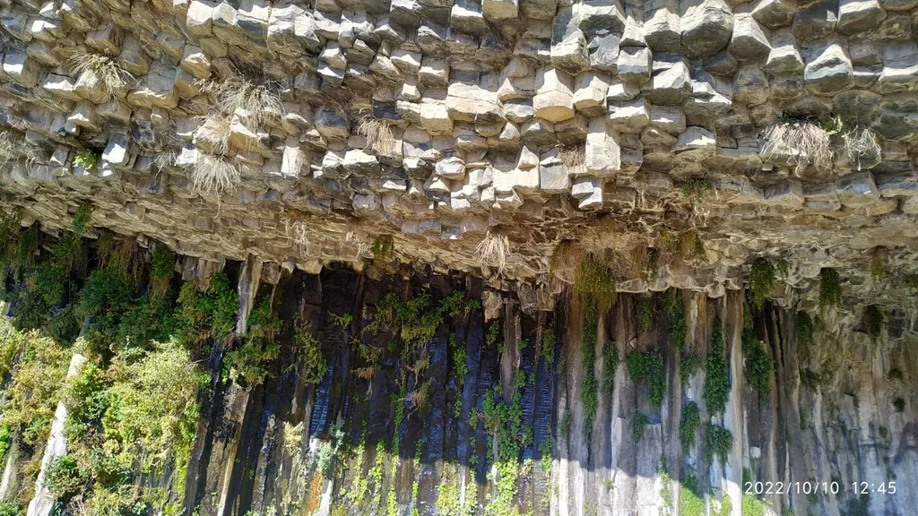 Уютная студия  с балконом в самом сердце Еревана