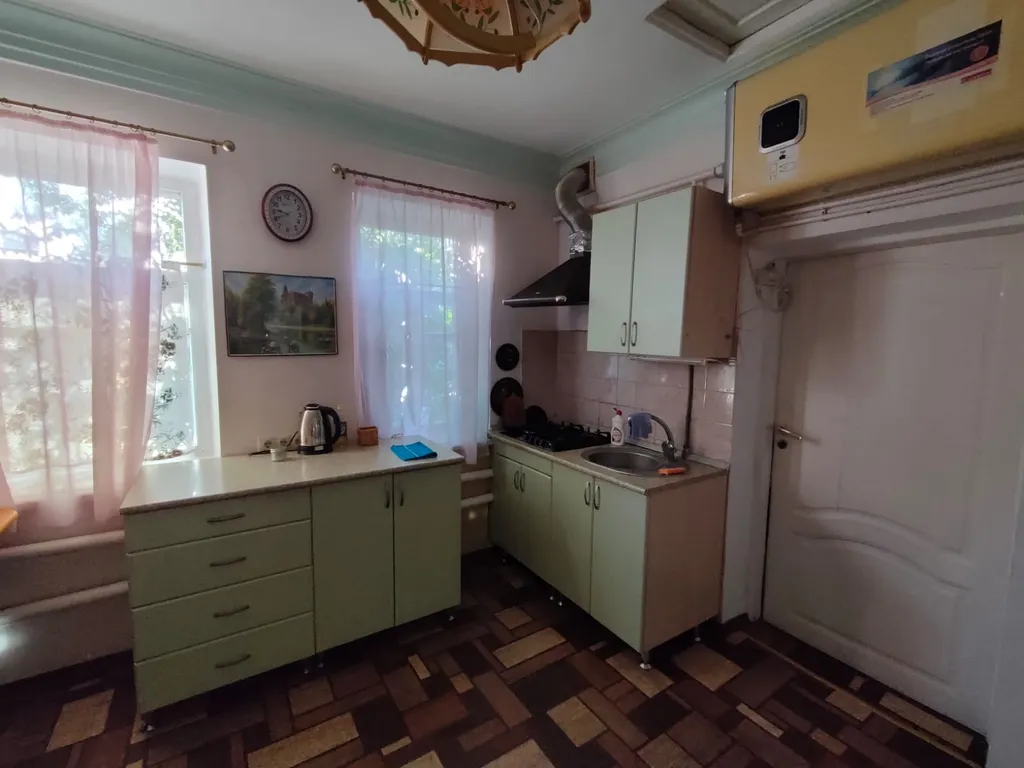 Домик с кондиционером и тихим двориком