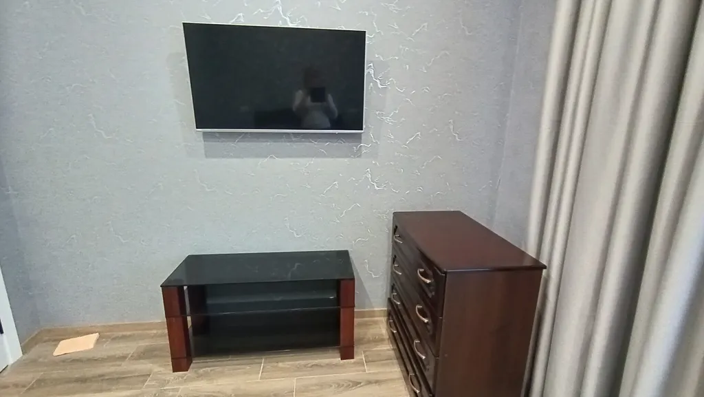 Трёхкомнатный новый коттедж в черте города с бассейном