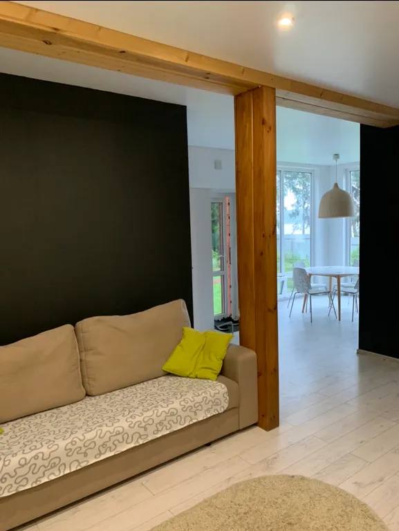 Дом на берегу реки