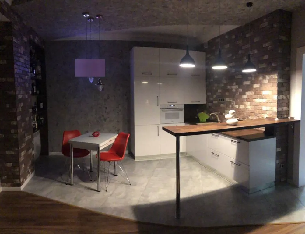 Студия с дизайнерским ремонтом