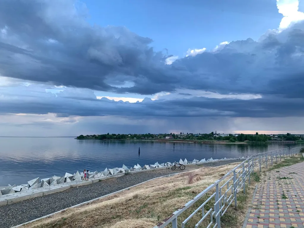 Чистый дом на большую компанию, хорошие матрасы