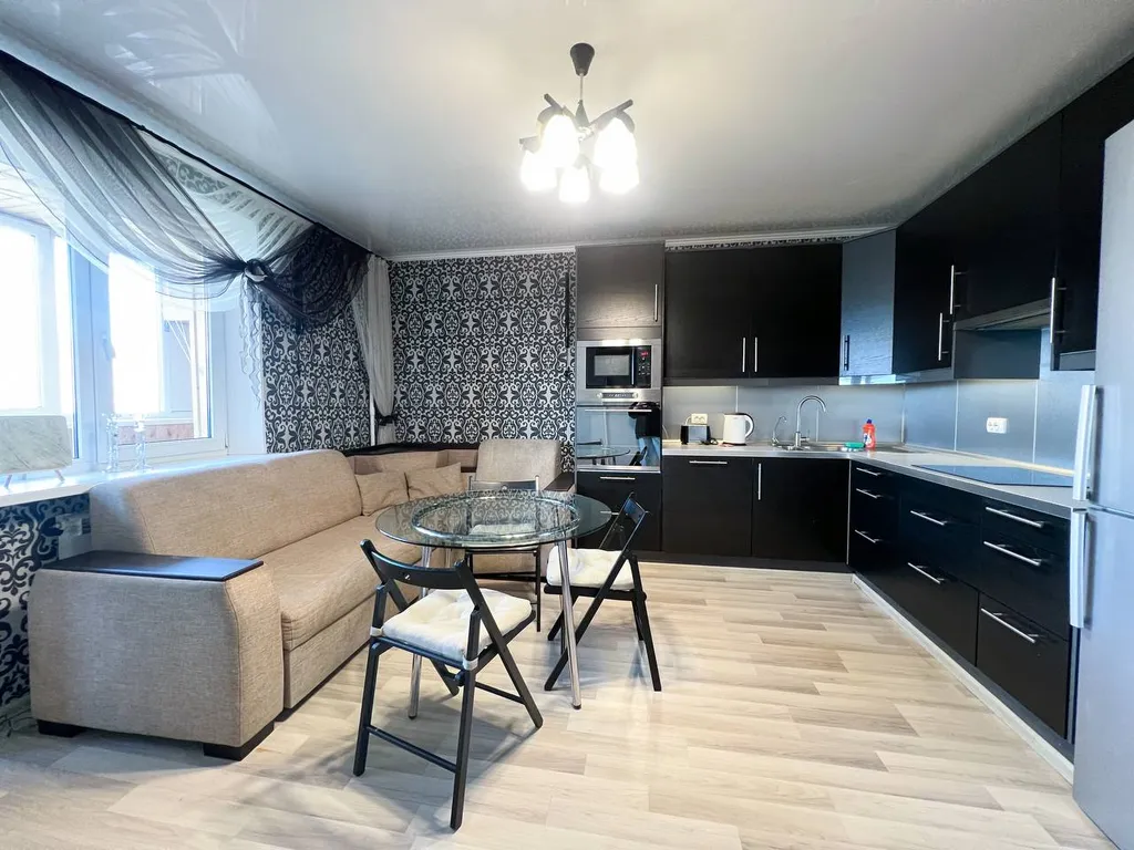 Просторная квартира на Юбилейной — аренда посуточно в Железнодорожный