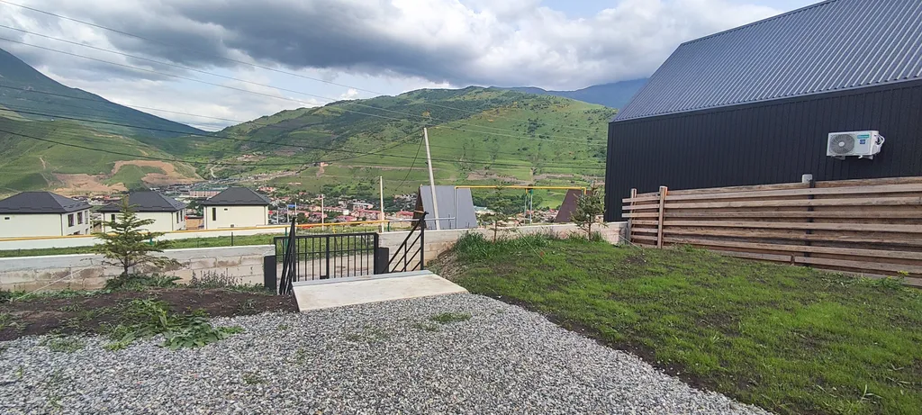 Коттедж с видом на горы и террасой