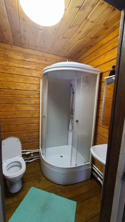 Коттедж в живописном месте на берегу реки Бия