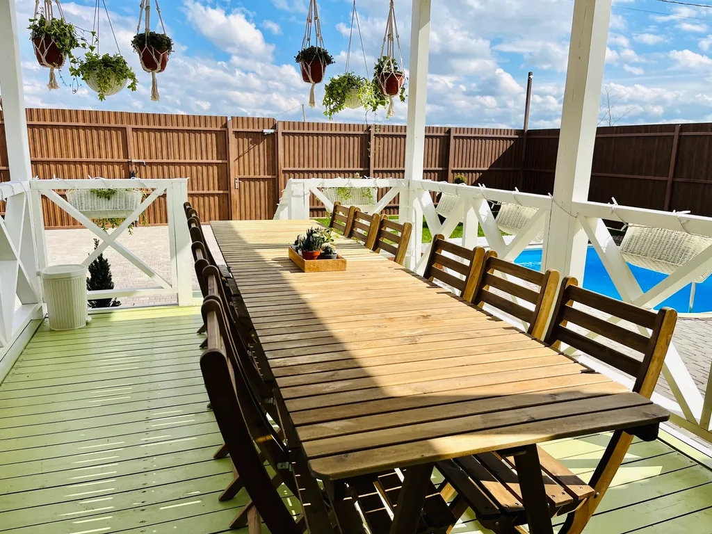 Чистый светлый коттедж с теплым бассейном и баней на дровах