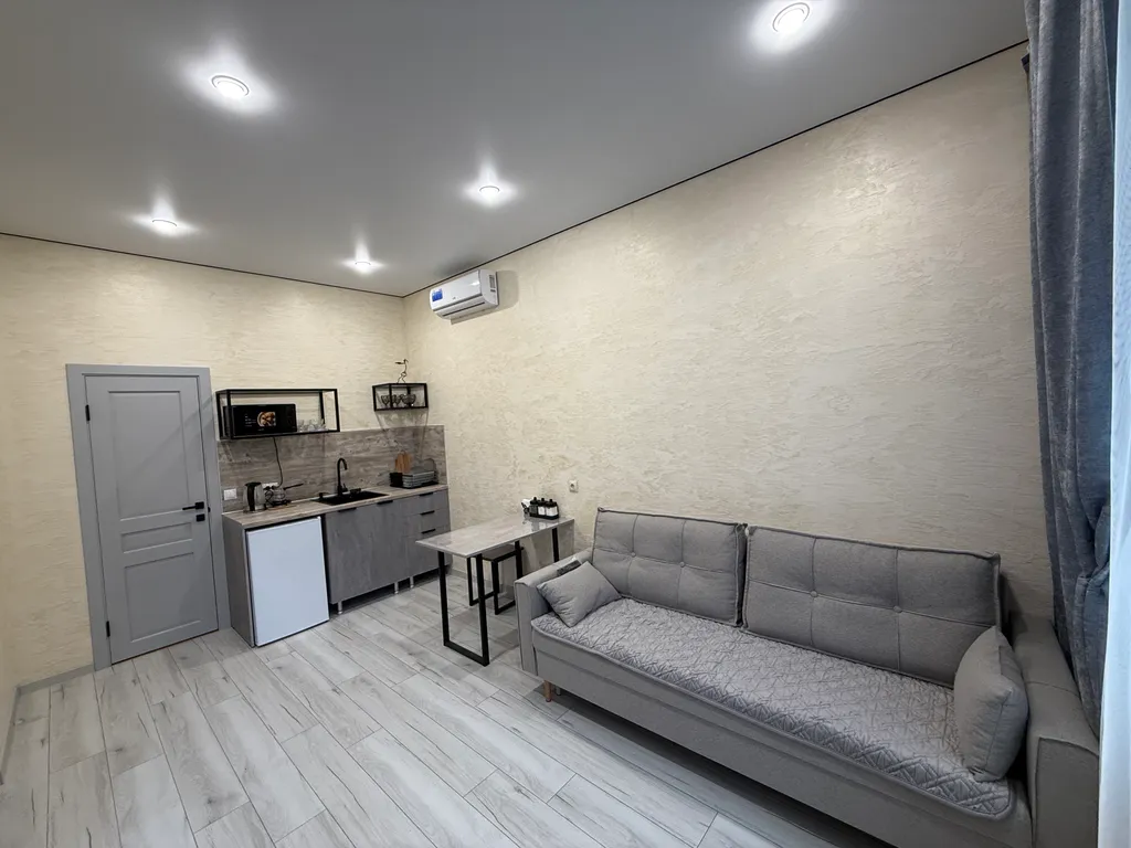 Уютный домик у реки для семейного отдыха