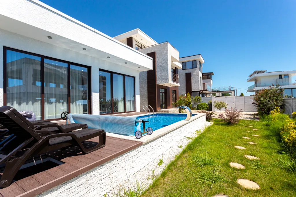 Новый коттедж с подогреваемым бассейном и баней